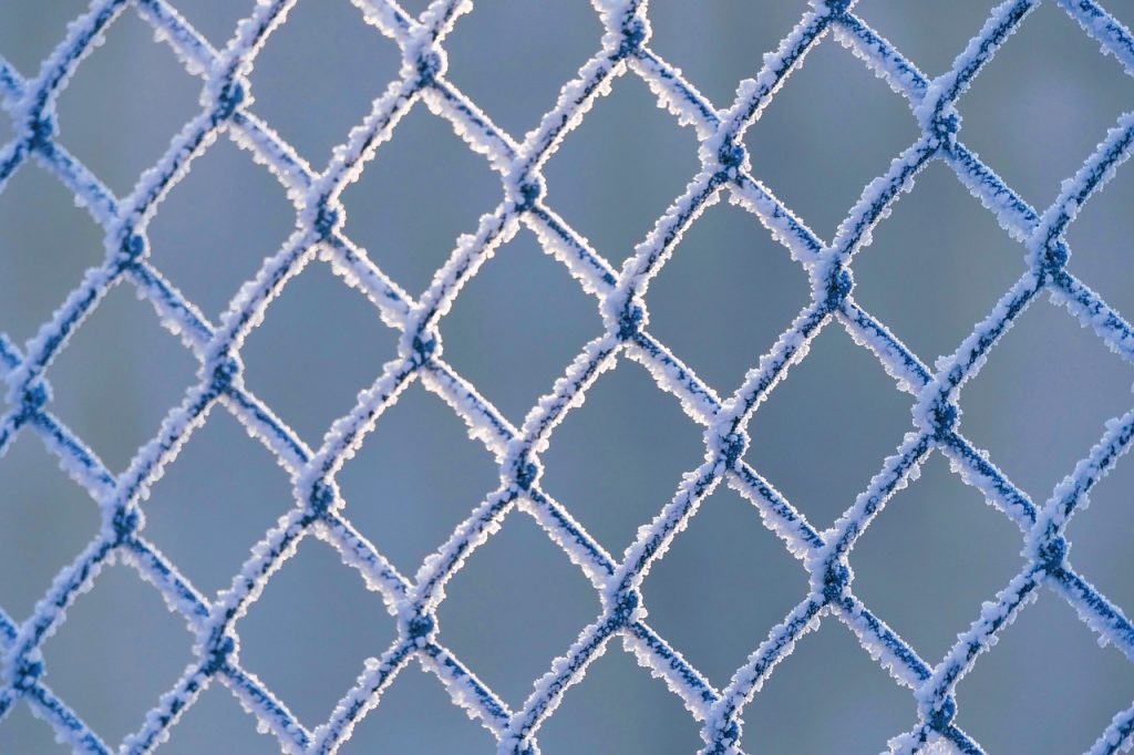 fence, wire, frozen-7663916.jpg